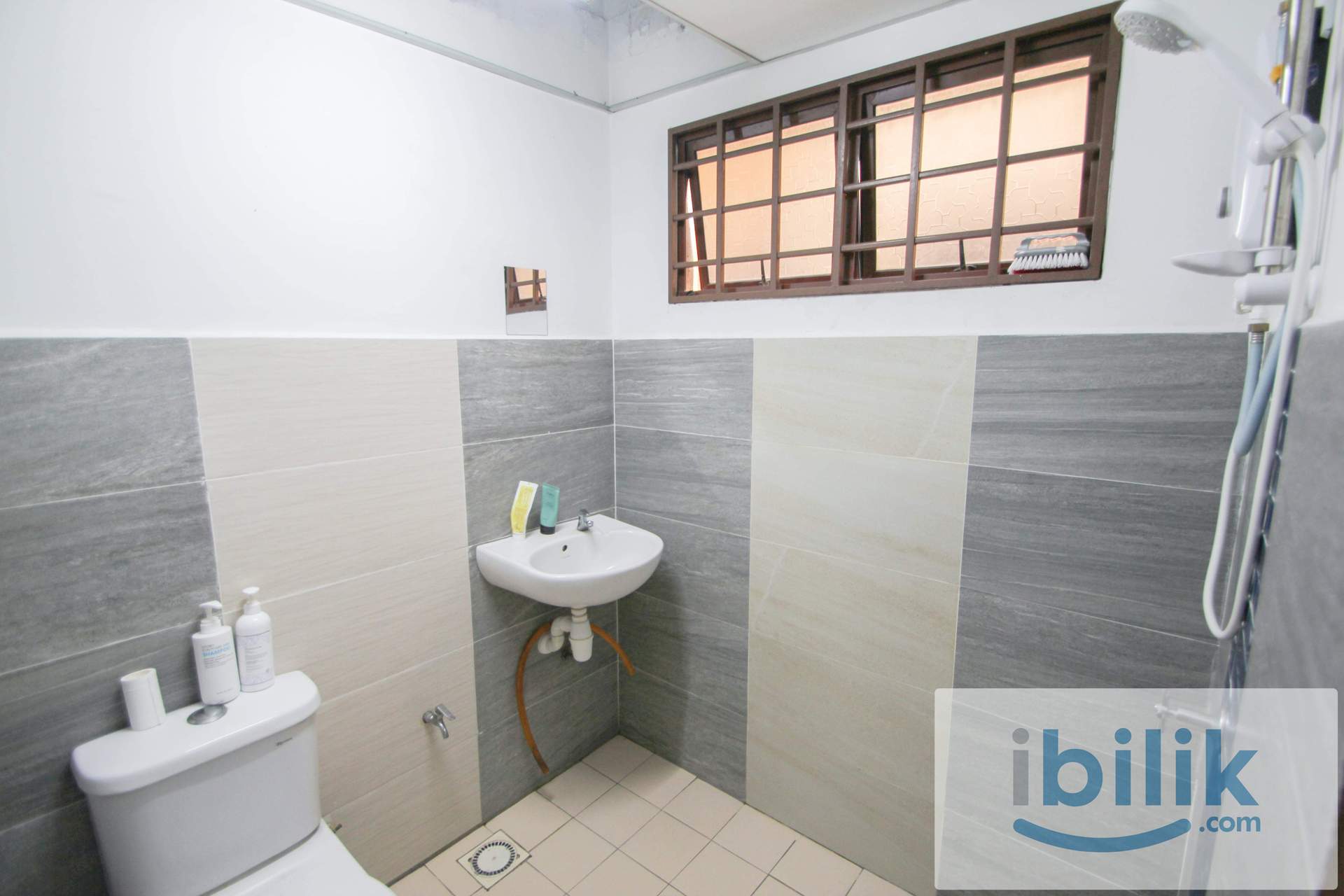 【𝐁𝐚𝐥𝐜𝐨𝐧𝐲 Medium Room】Mix Gender Unit in Palm Springs✨MRT Surian🔖Fully Furnished❗ - Image 6
