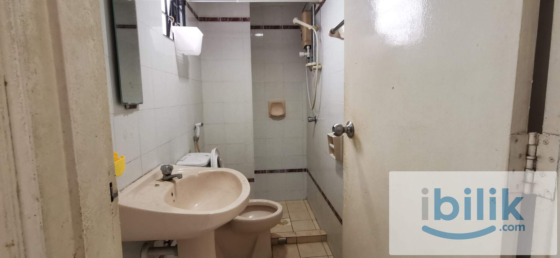 Single Room with Attached Bathroom - Image 3