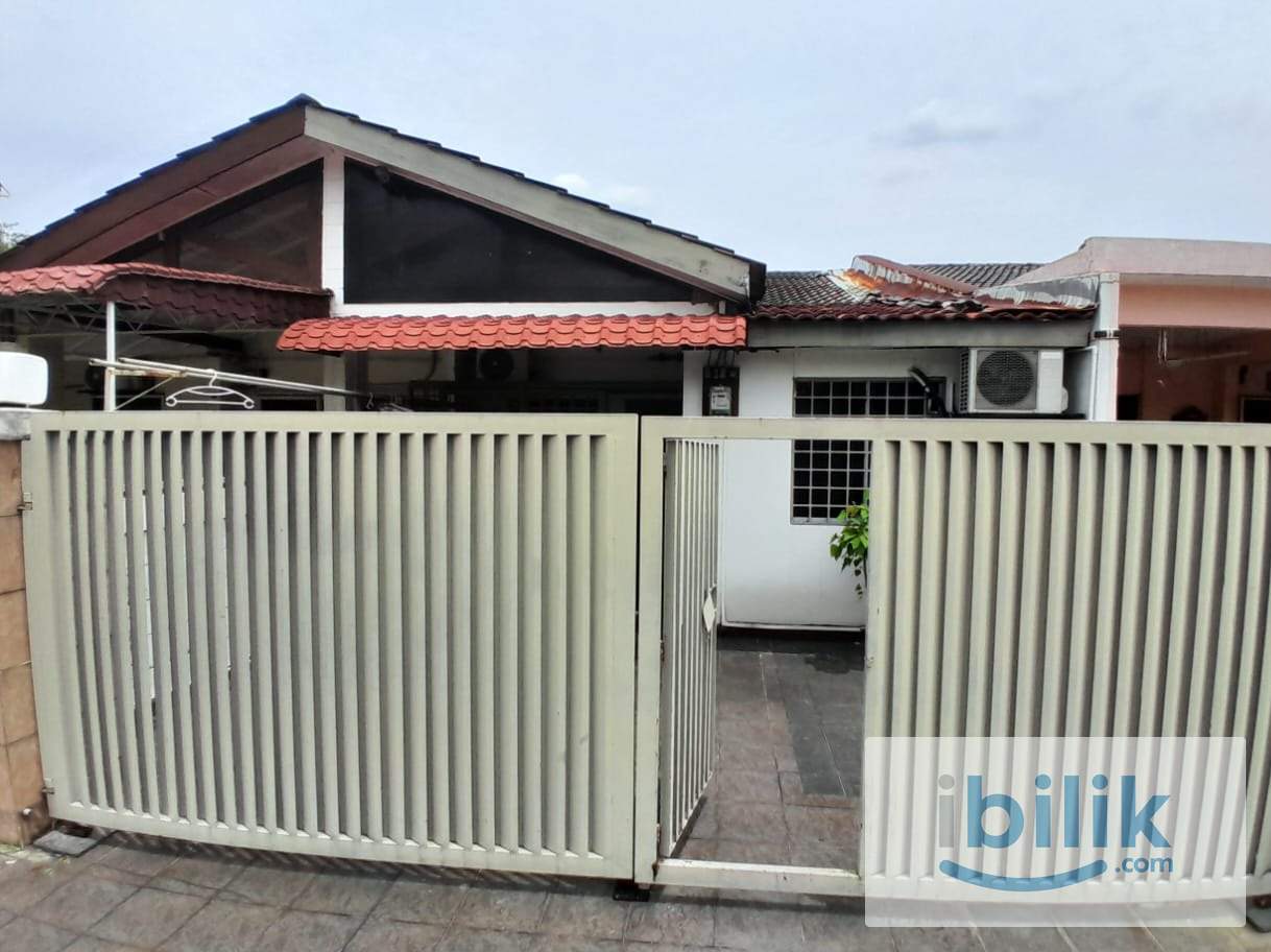 [PJS 7 Landed] Single Bed Type Master Room with Toilet Rent Near Taylor University, Sunway Pyramid - Image 1