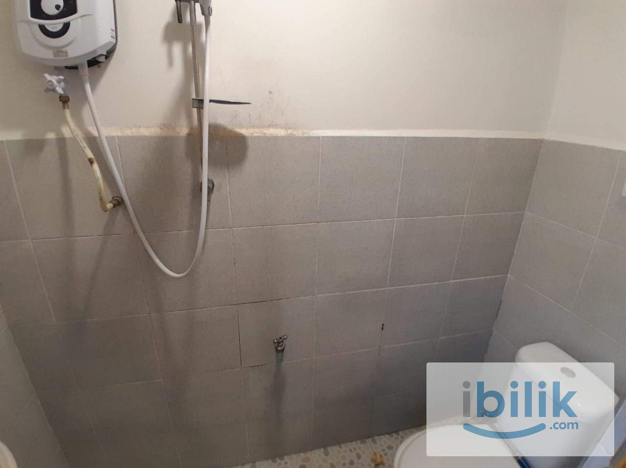 [PJS 7 Landed] Single Bed Type Master Room with Toilet Rent Near Taylor University, Sunway Pyramid - Image 4