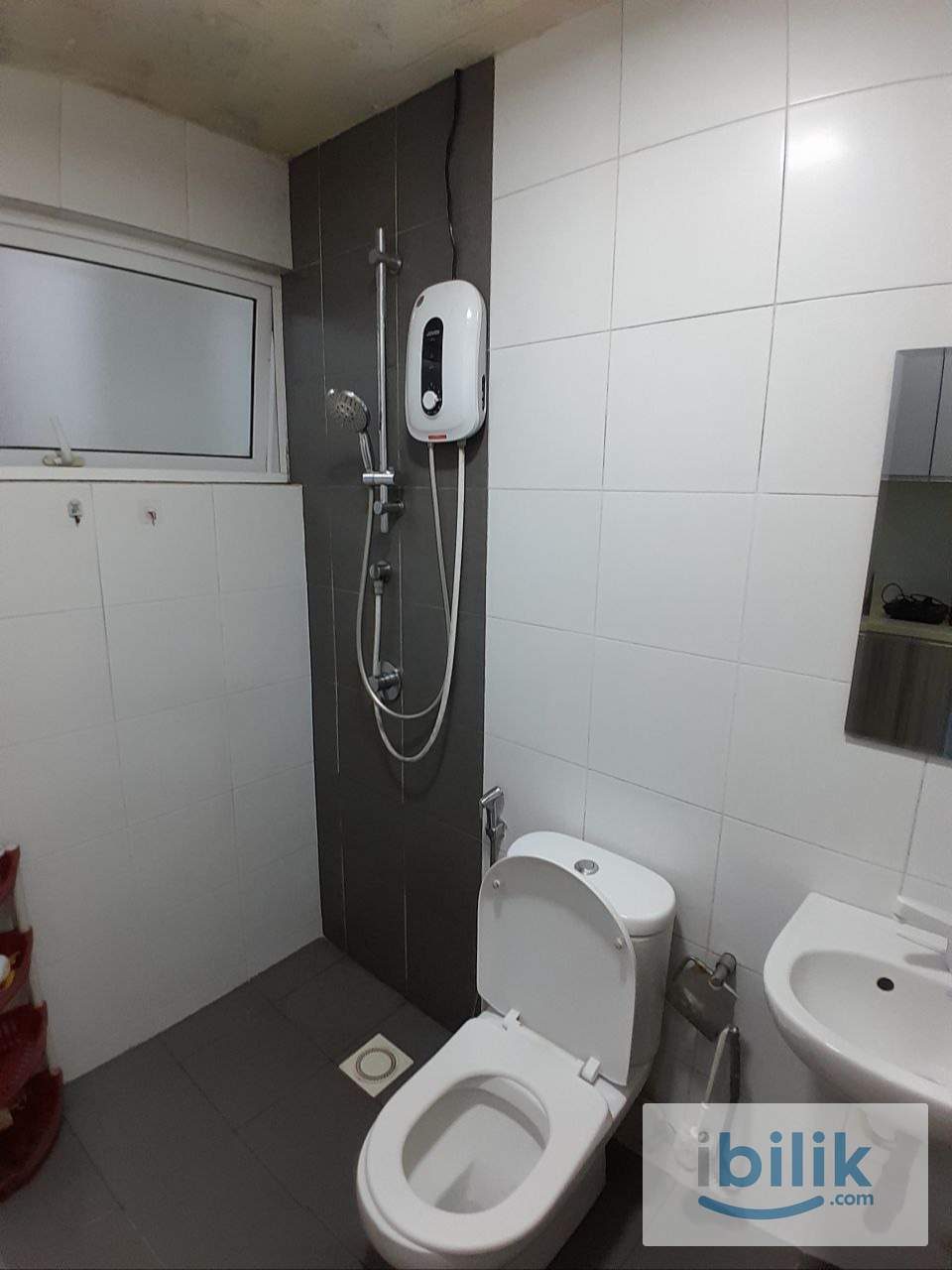 [Pacific Place] July Vacant Mixed Gender Unit Medium Room with Aircond Rent - Image 2
