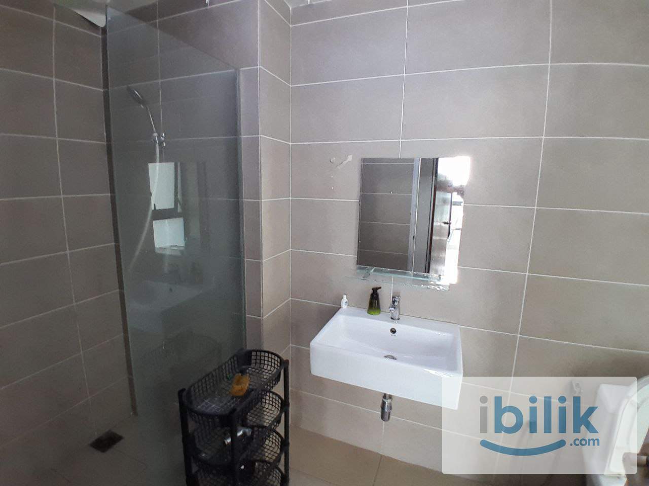 [D'sara Sentral] Direct MRT Mixed Gender Unit Middle Room with Aircond Rent - Image 3