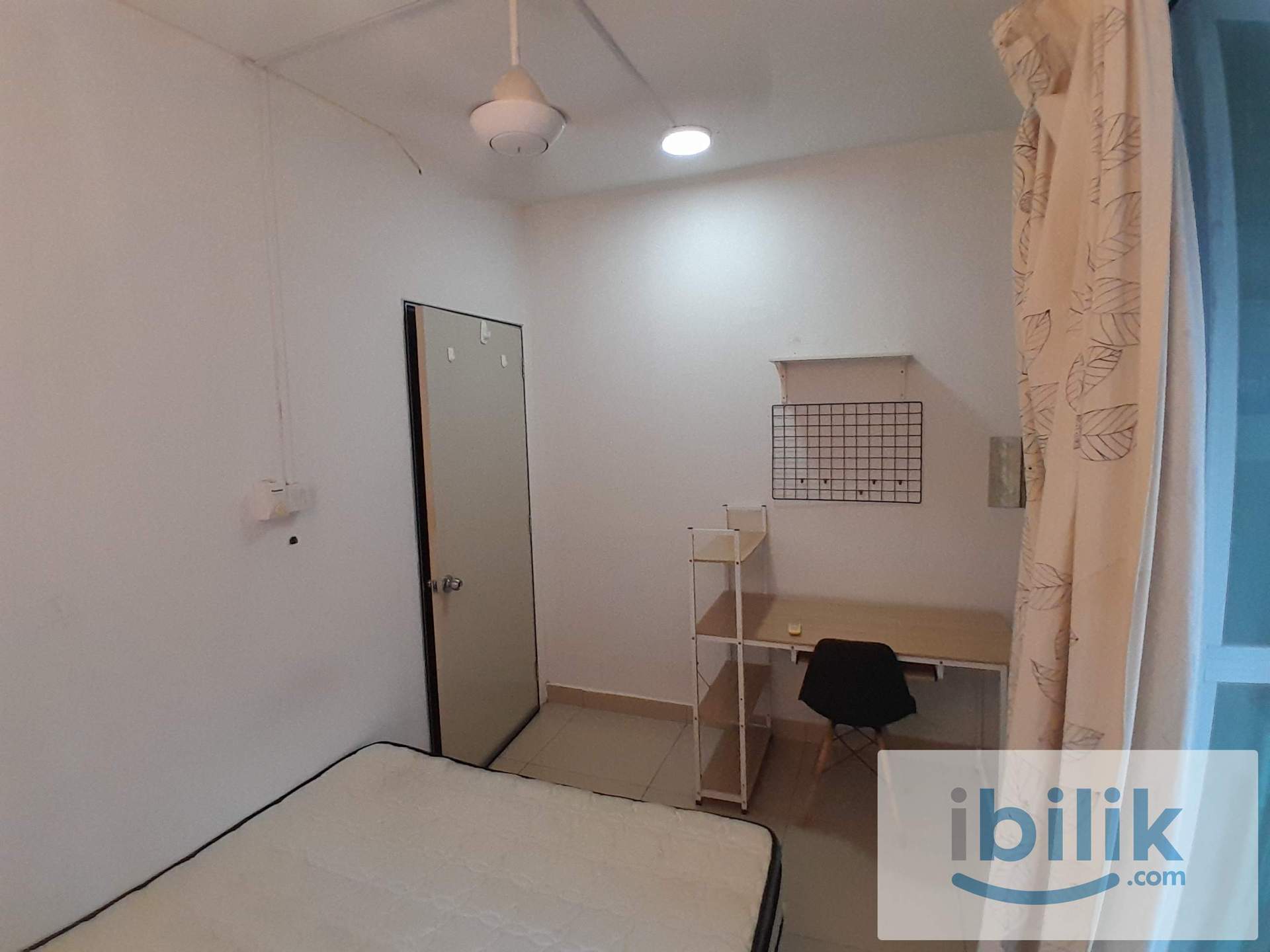[Pacific Place] Mixed Gender Unit Medium Room with Aircond Rent - Image 1
