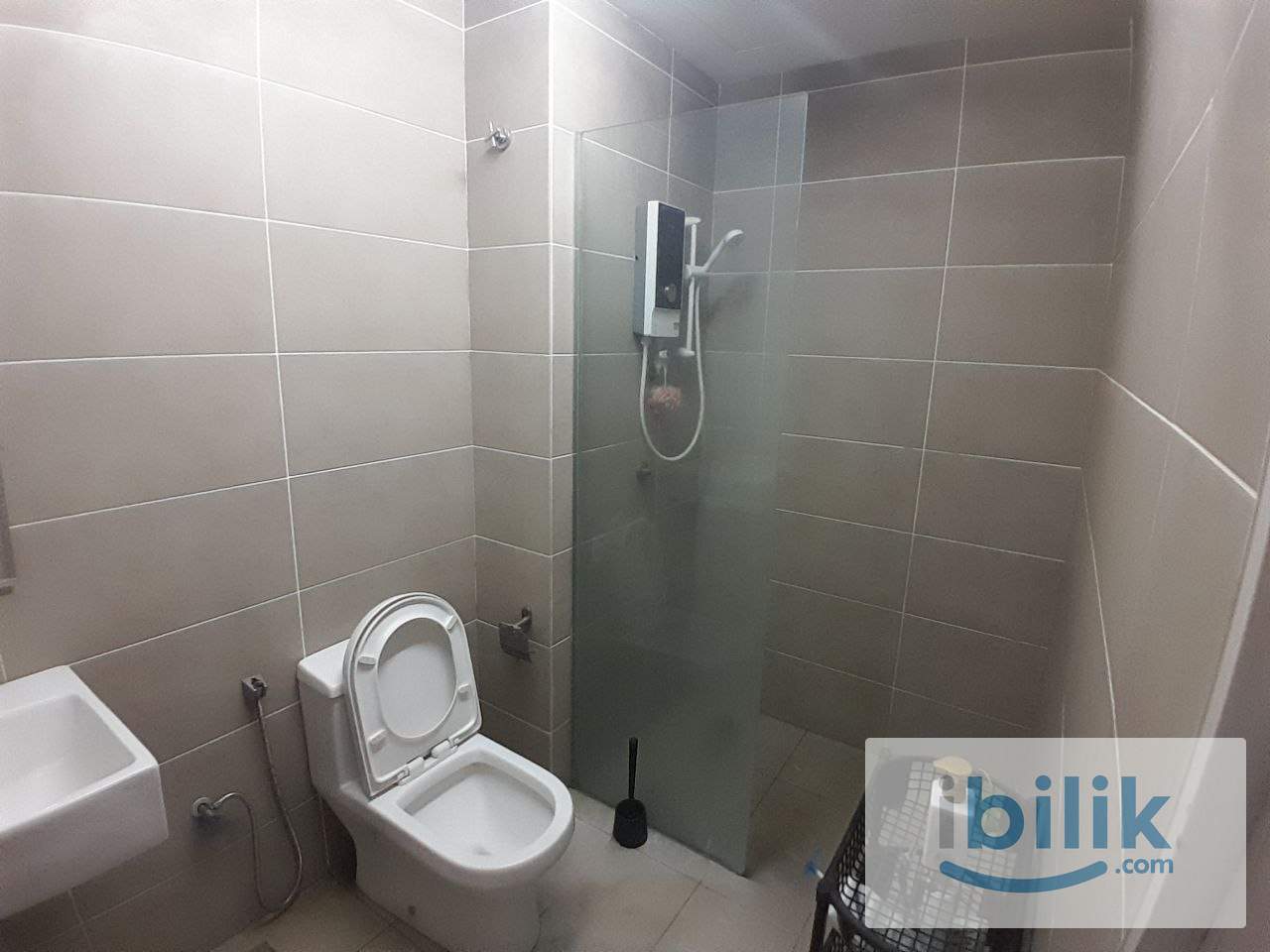[D'sara Sentral] Direct MRT Mixed Gender Unit Middle Room with Aircond Rent - Image 8