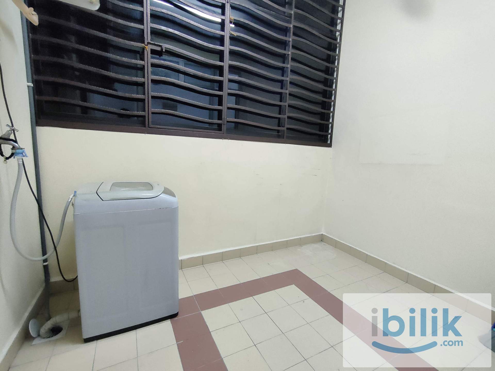 Middle Aircon Room for rent at Kipark Apartment Tampoi  - Image 5