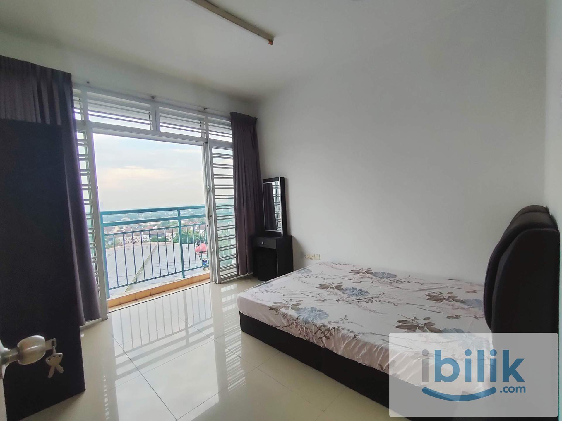 Balcony room for rent at Kipark Apartment Tampoi  - Image 1