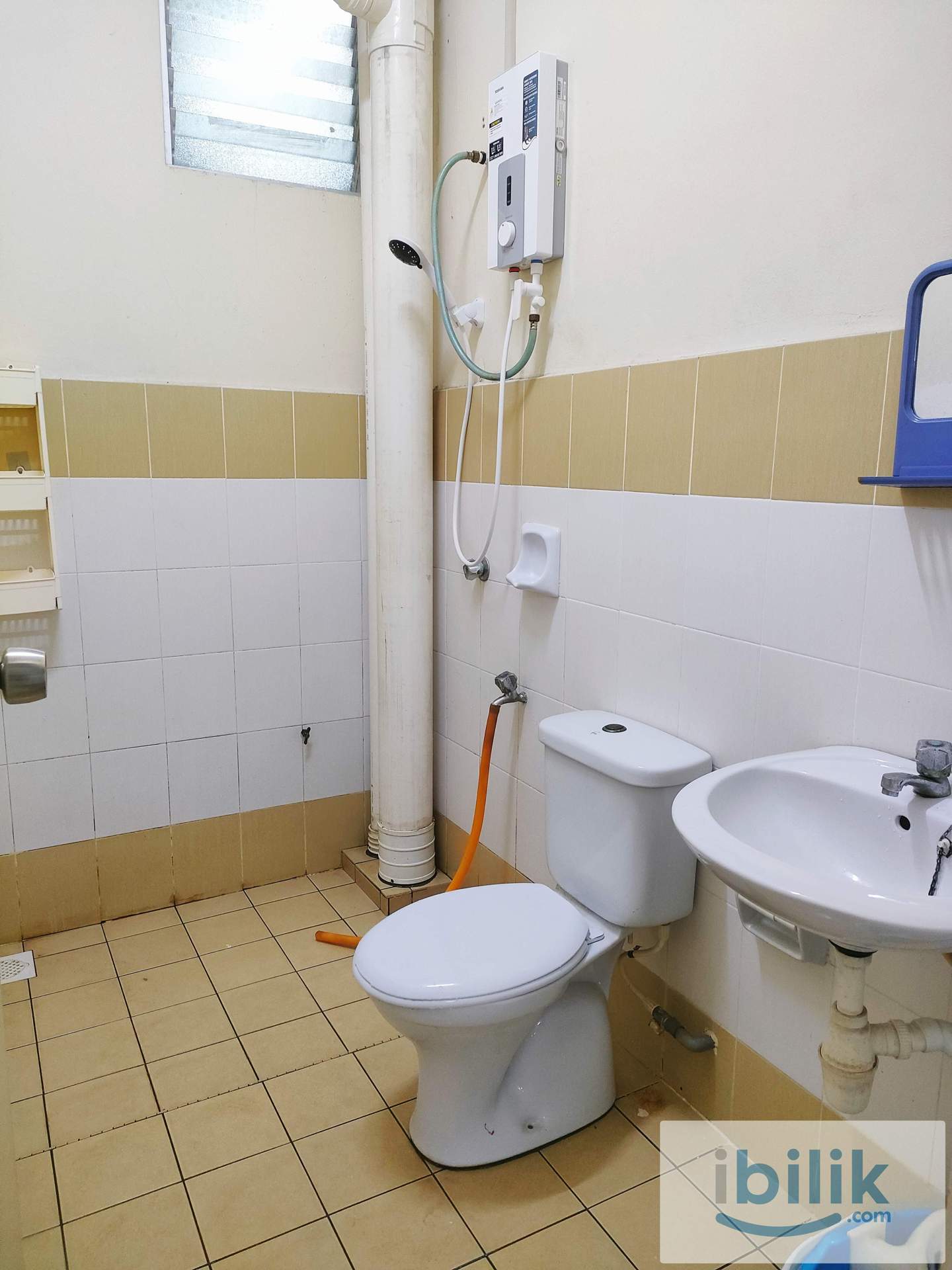 Balcony room for rent at Kipark Apartment Tampoi  - Image 7
