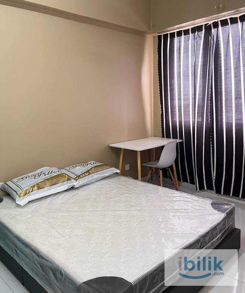 Beautiful Master Room at MainPlace nearby LRT - Image 1