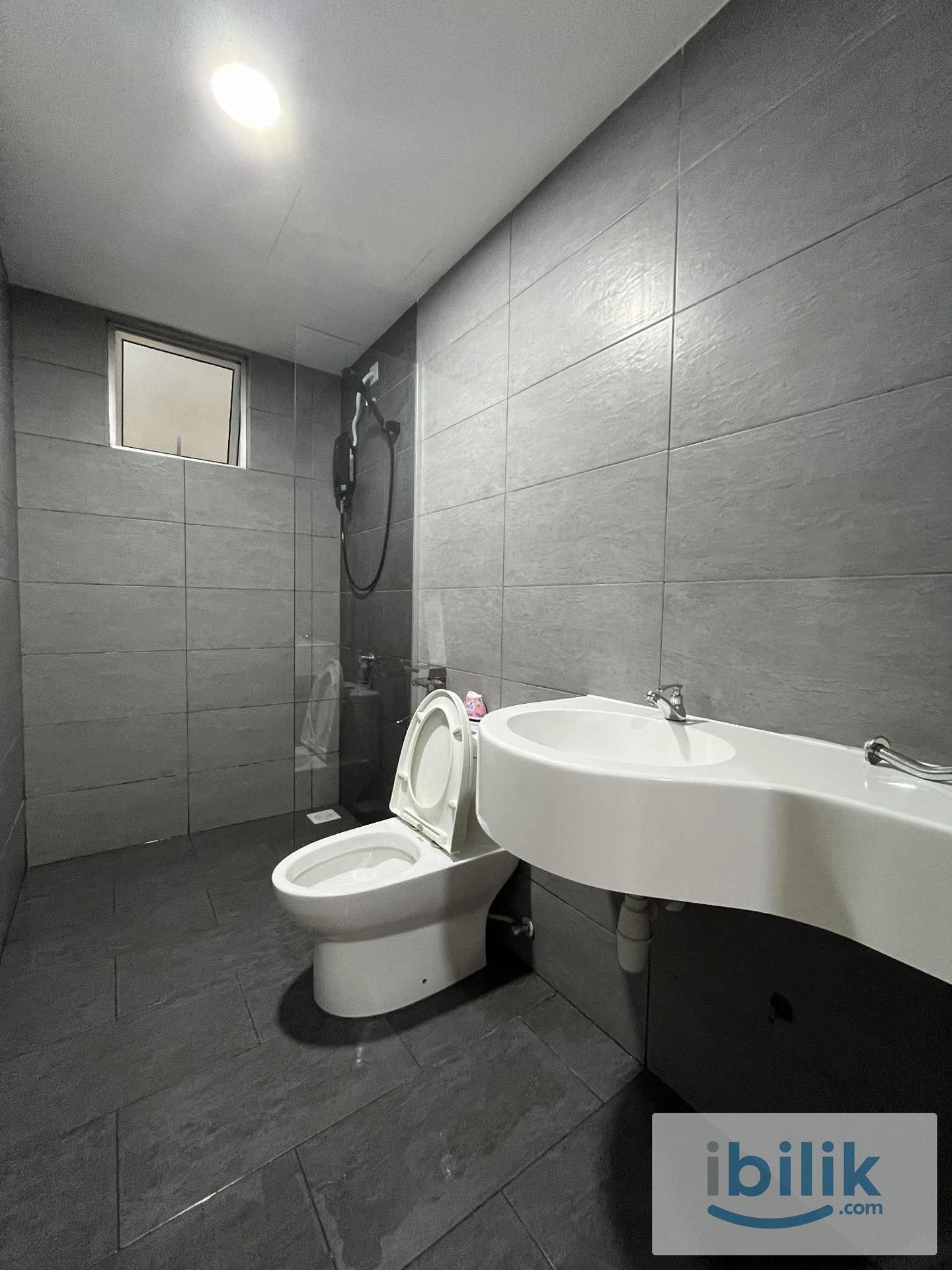 Balcony Room for rent - Image 4