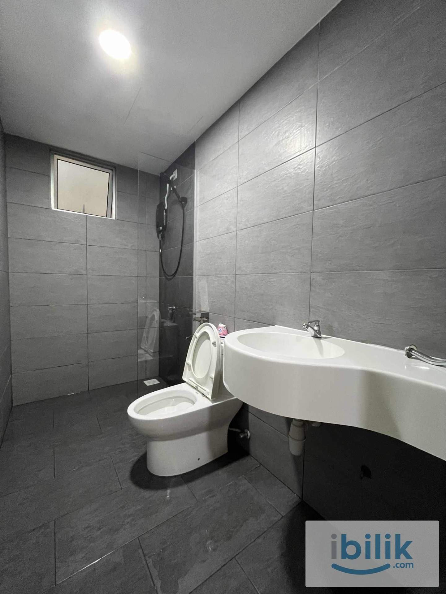 Fully Furnished & Well-Maintained Balcony Bedroom @ Platinum OUG - Image 4