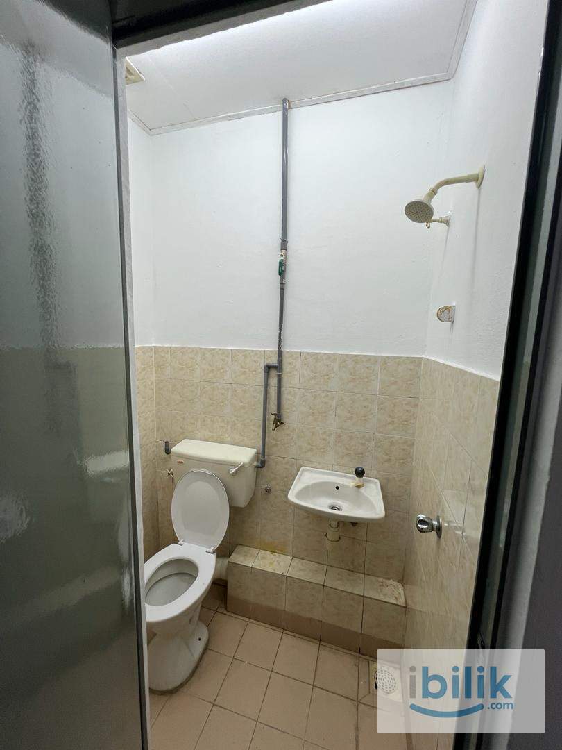MASTER BEDROOM FOR RENT (MALE ONLY) - Image 2