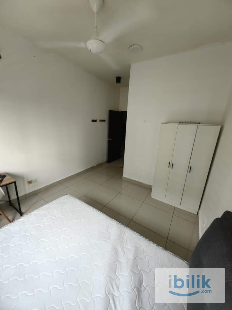 Master Room at Condominium Residensi Zamrud, Jalan Reko, Kajang 2 - Image 1