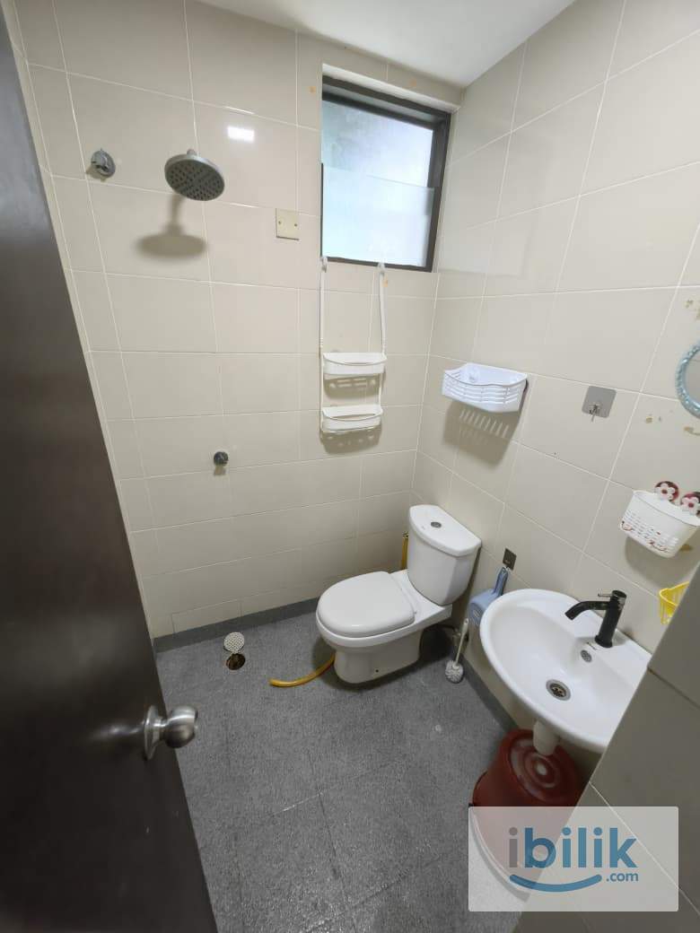 Master Room at Condominium Residensi Zamrud, Jalan Reko, Kajang 2 - Image 2