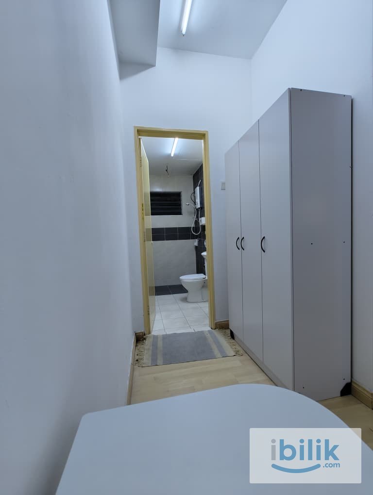 Master Room/Private Toilet - Image 3