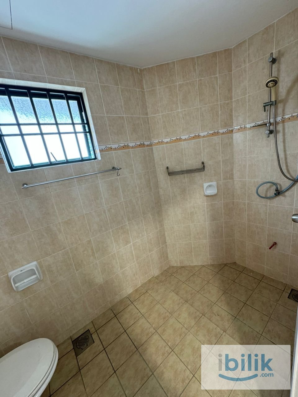 Master Room/Private Toilet - Image 5