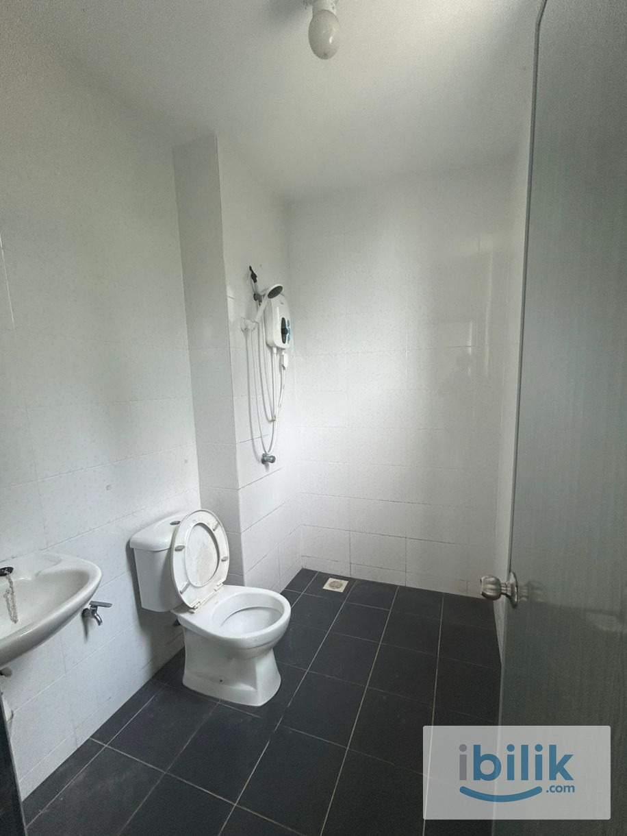Master Room at Mahkota Residence, Bandar Mahkota Cheras - Image 1