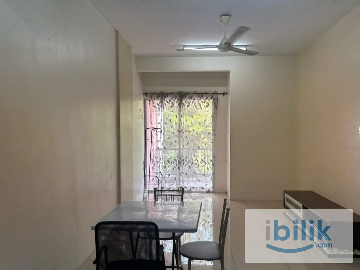 Master Room at Mahkota Residence, Bandar Mahkota Cheras - Image 6