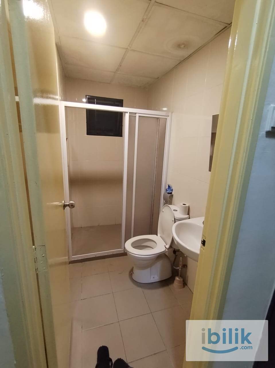 SMALL FEMALE ROOM - Image 1
