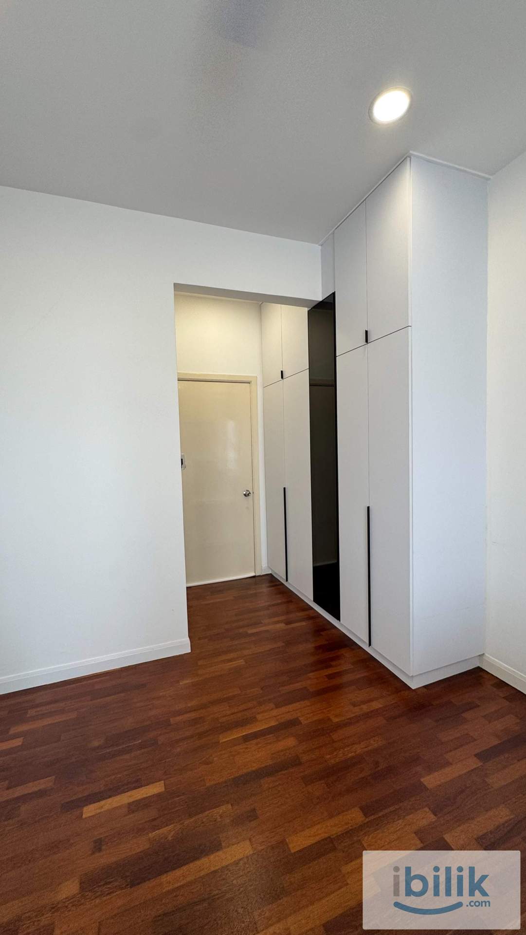 New Renovated MASTER ROOM for rent at Seri Maya Condominium prefer  👩female - Image 4