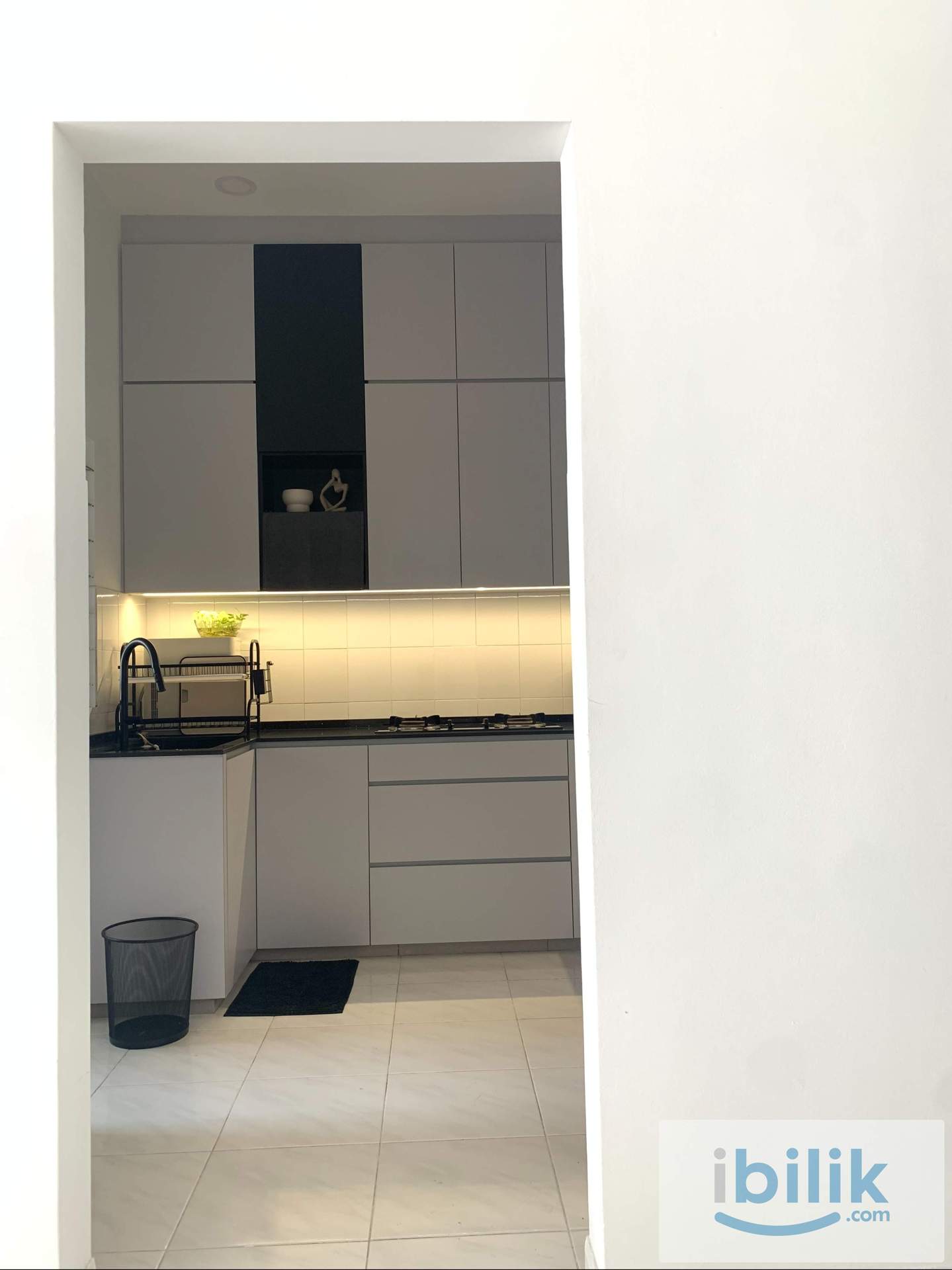 New Renovated MASTER ROOM for rent at Seri Maya Condominium prefer  👩female - Image 6