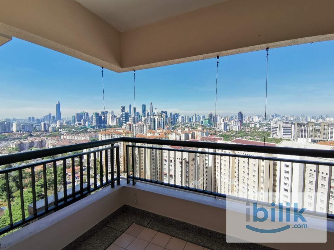 New Renovated MASTER ROOM for rent at Seri Maya Condominium prefer  👩female - Image 1