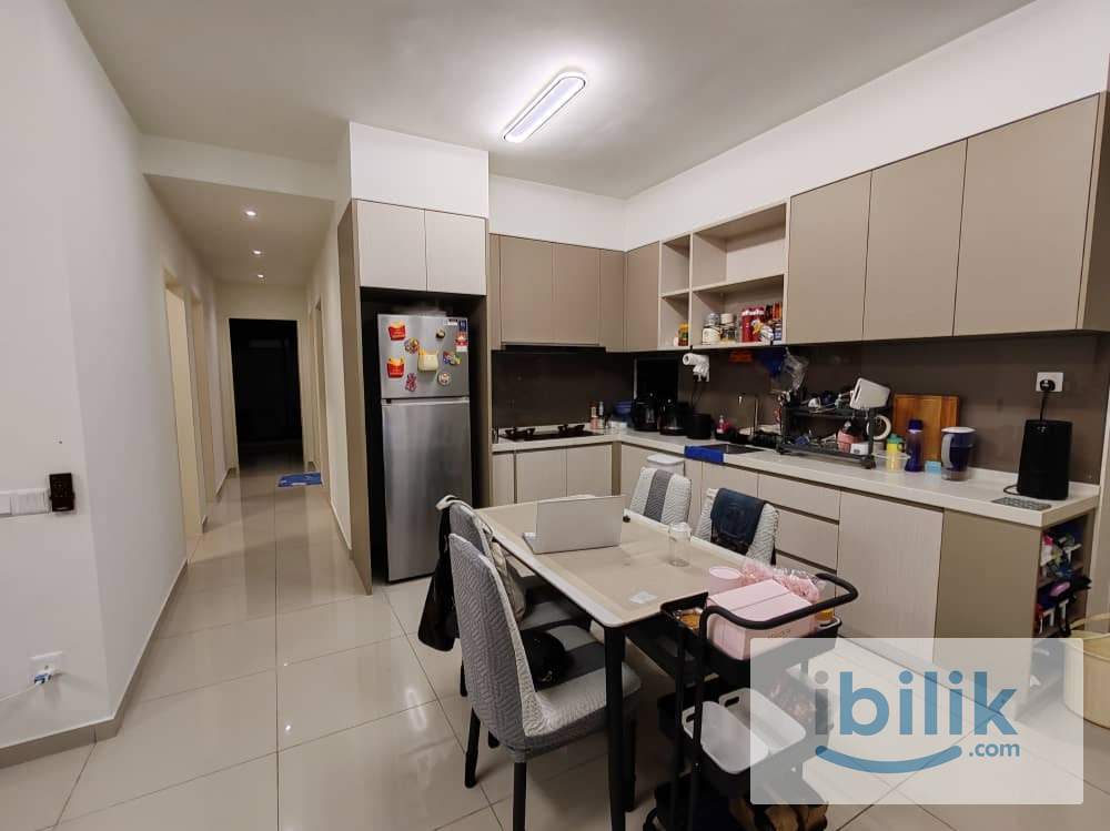Female unit medium room at D'Cosmos , Damansara Perdana, PJ Trader Center, Mutiara Damansara MRT IPC Ikea - Image 2