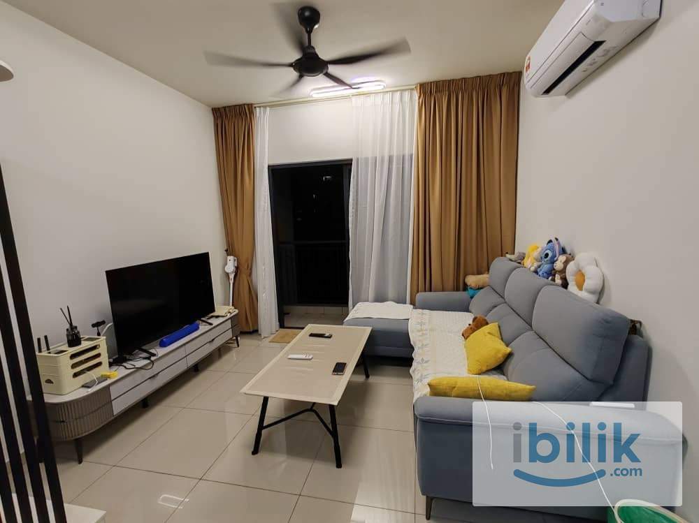 Female unit medium room at D'Cosmos , Damansara Perdana, PJ Trader Center, Mutiara Damansara MRT IPC Ikea - Image 3