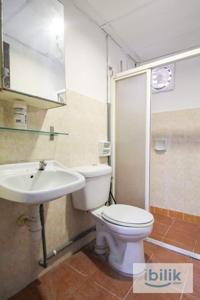 Medium room at Sri Putramas 1, near Publika, Mont Kiara, MITEC, Segambut, MITRADE - Image 5