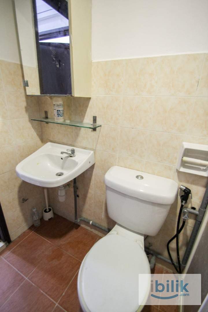 Medium room at Sri Putramas 1, near Publika, Mont Kiara, MITEC, Segambut, MITRADE - Image 7