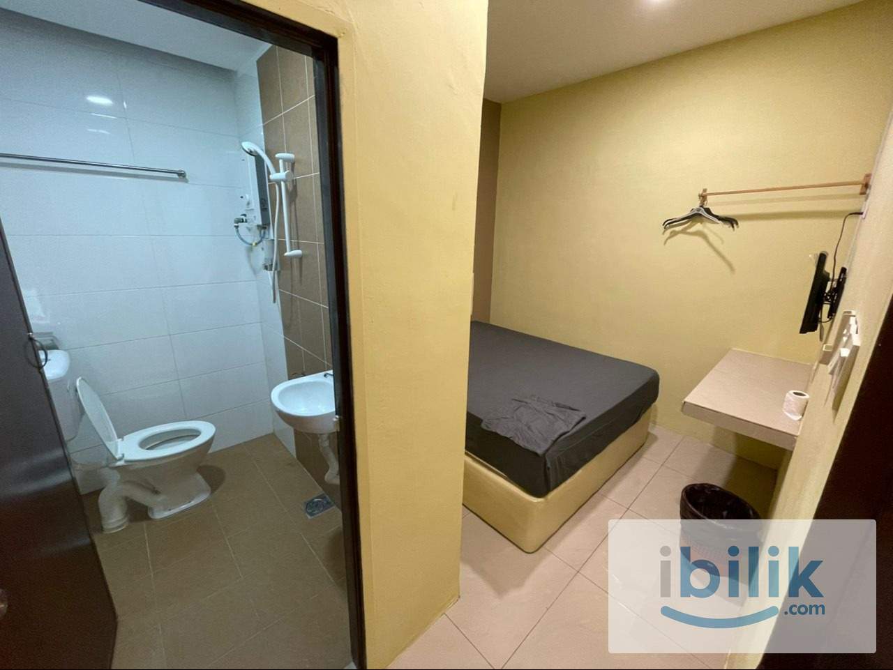 ❌No Deposit😍靠近Ksl Holiday plaza shopping mall 世纪花园 地点方便的舒适主人房 Cozy Master bedroom at Ksl Taman Century Jb   - Image 3