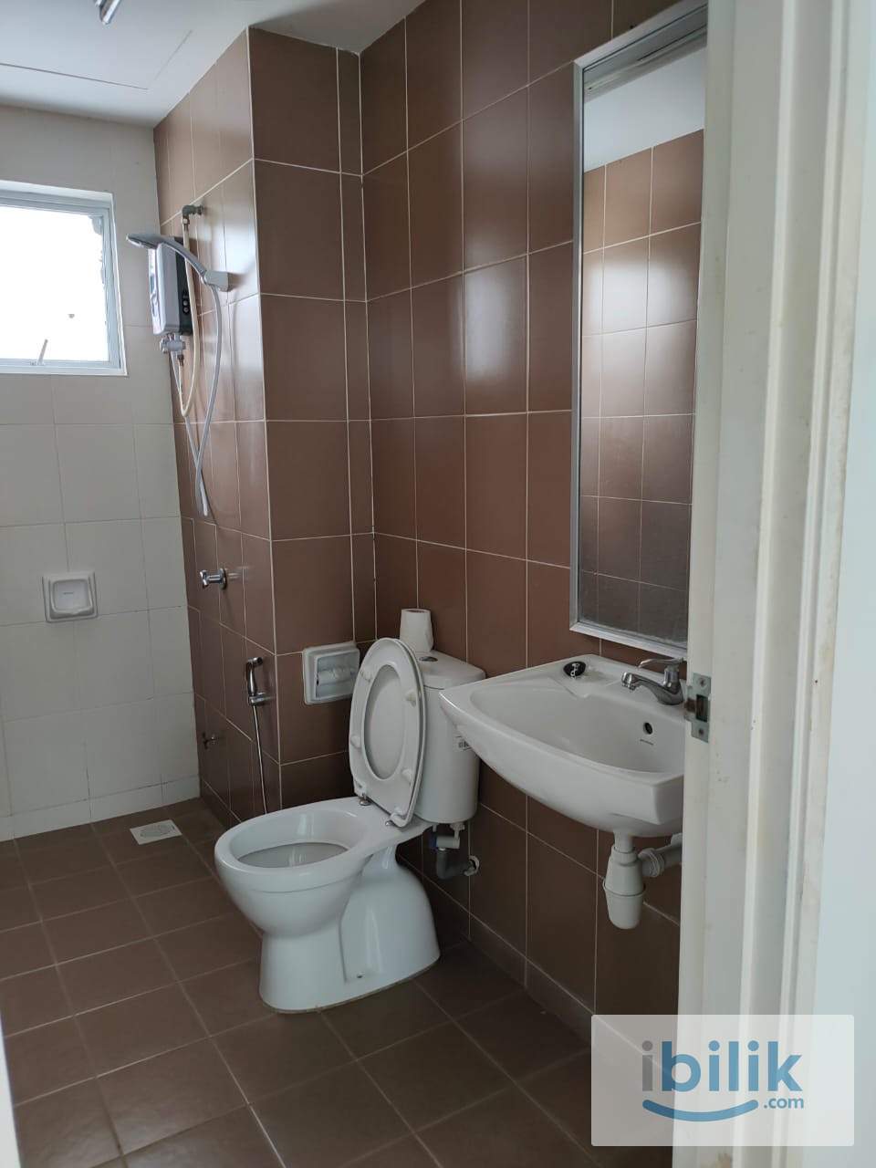 Middle room for male - Image 2