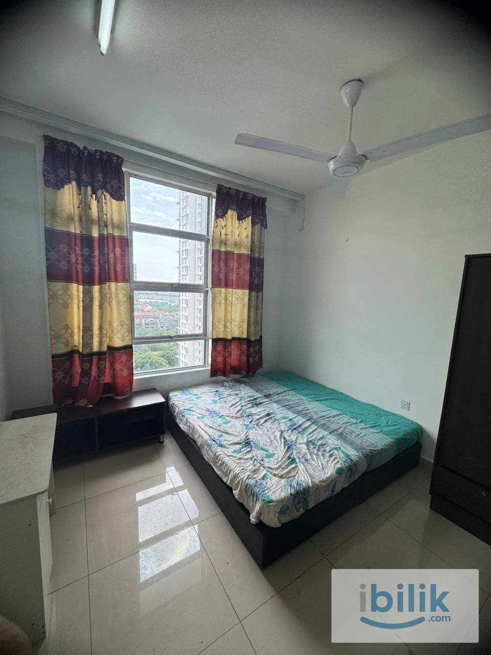 Middle room for male - Image 1