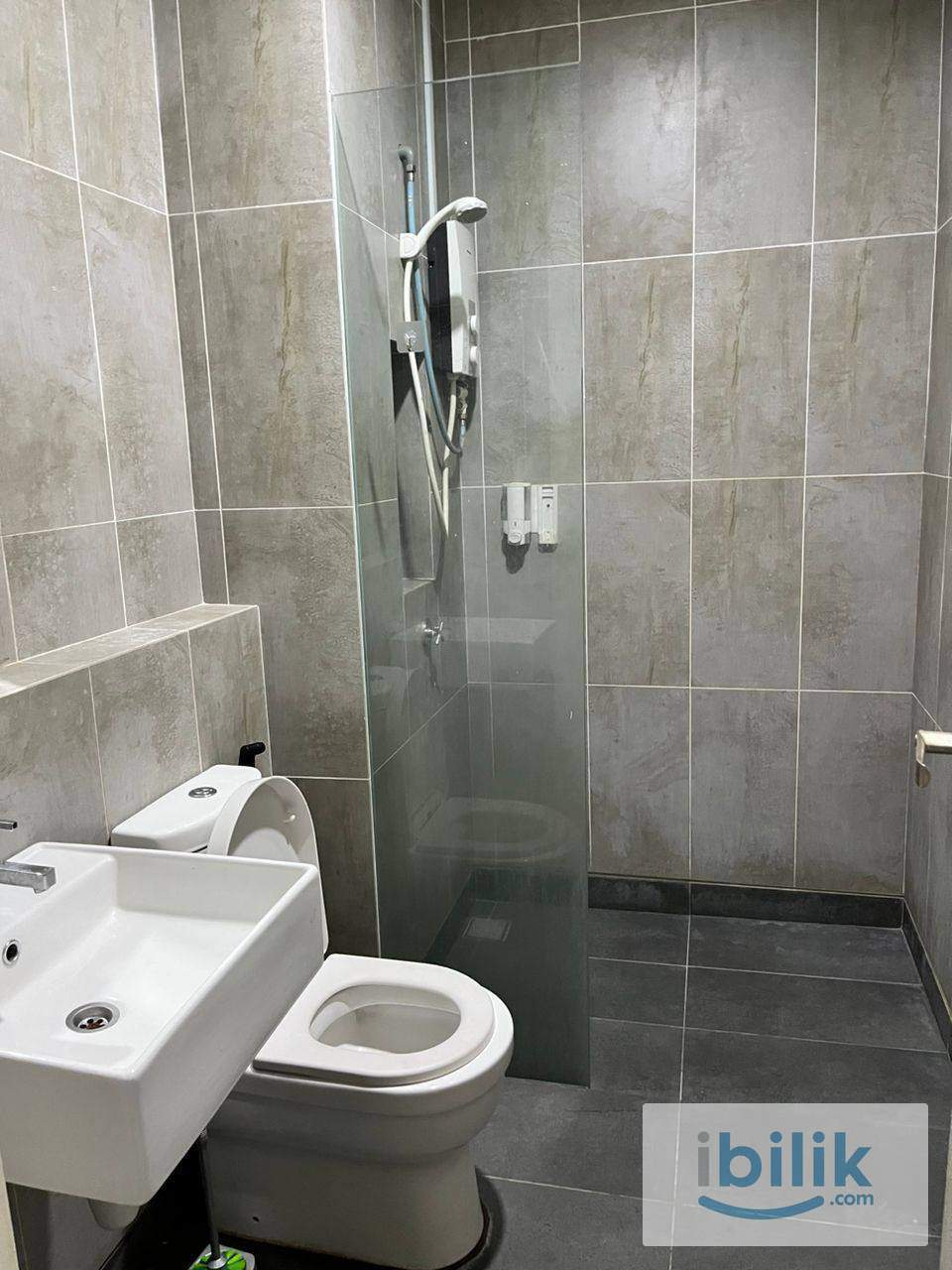 Middle room for rental for female  - Image 5