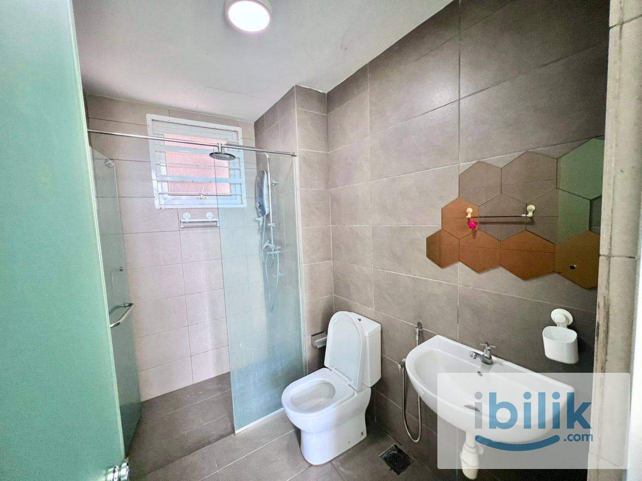 Master room for rental for female  - Image 5