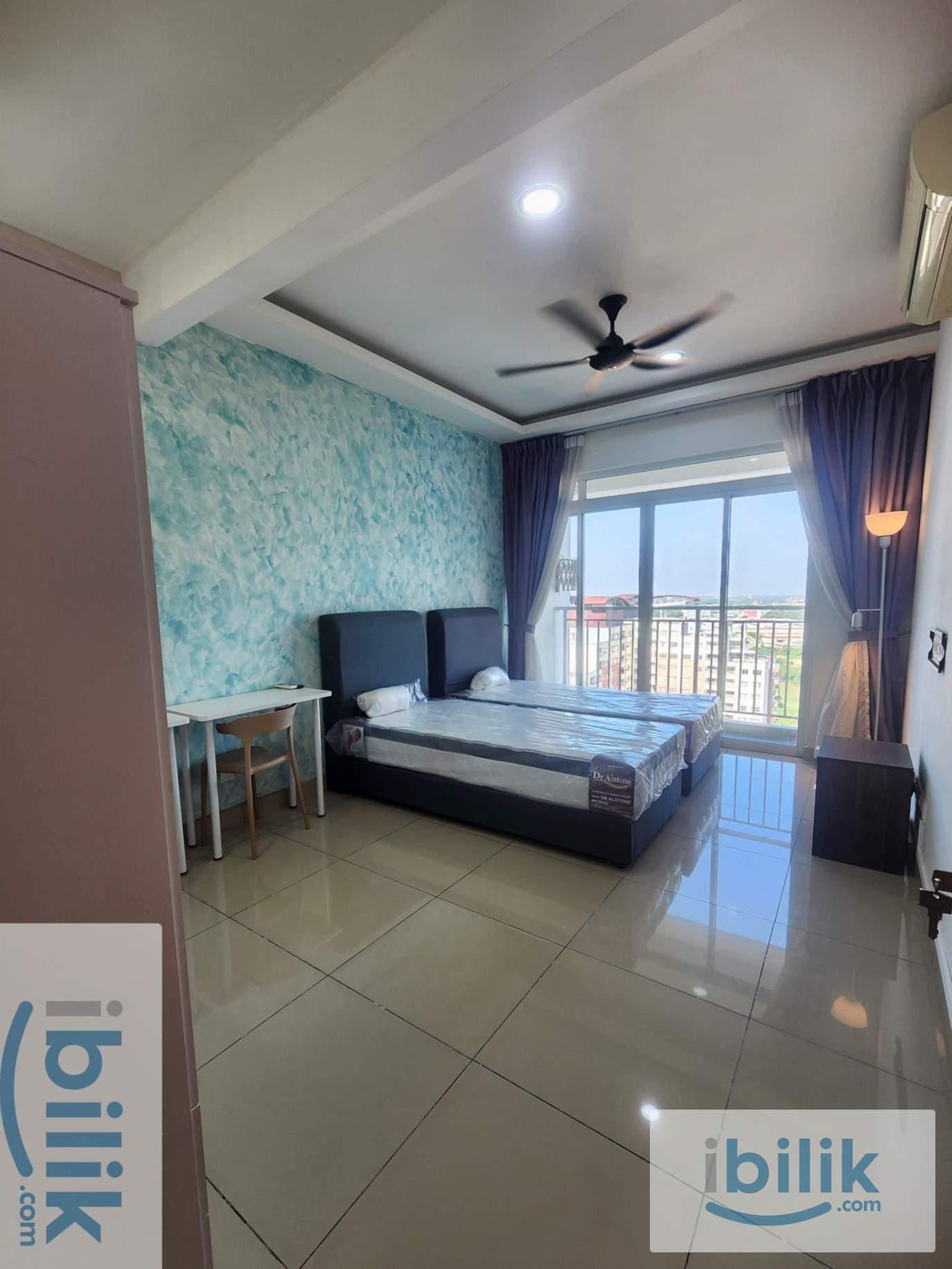 Cozy Female Medium Deluxe Bedroom with Private Balcony for RENT @ Shah Alam - Image 1