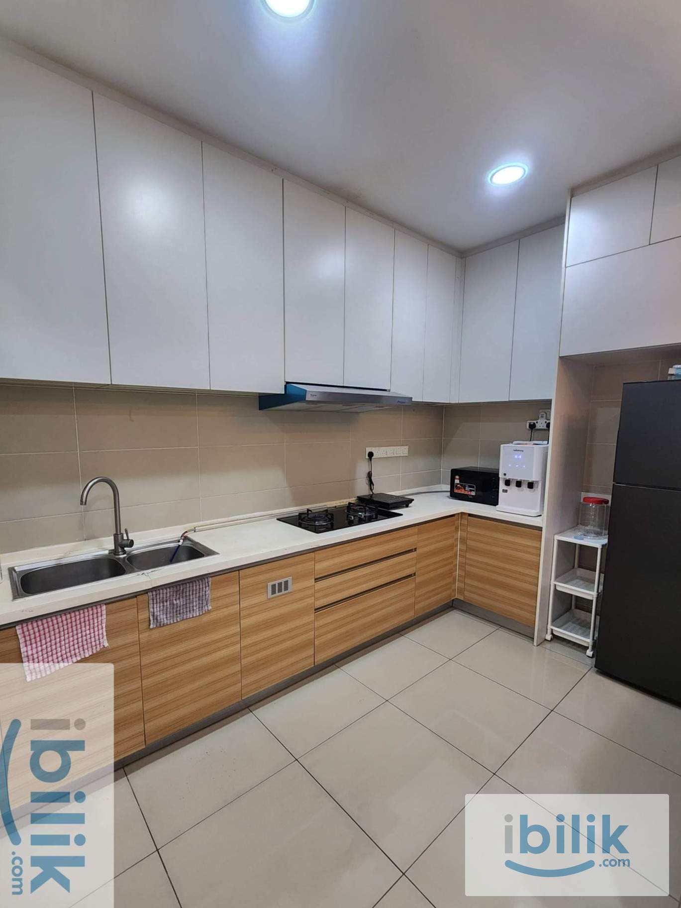 Cozy Female Medium Deluxe Bedroom with Private Balcony for RENT @ Shah Alam - Image 5
