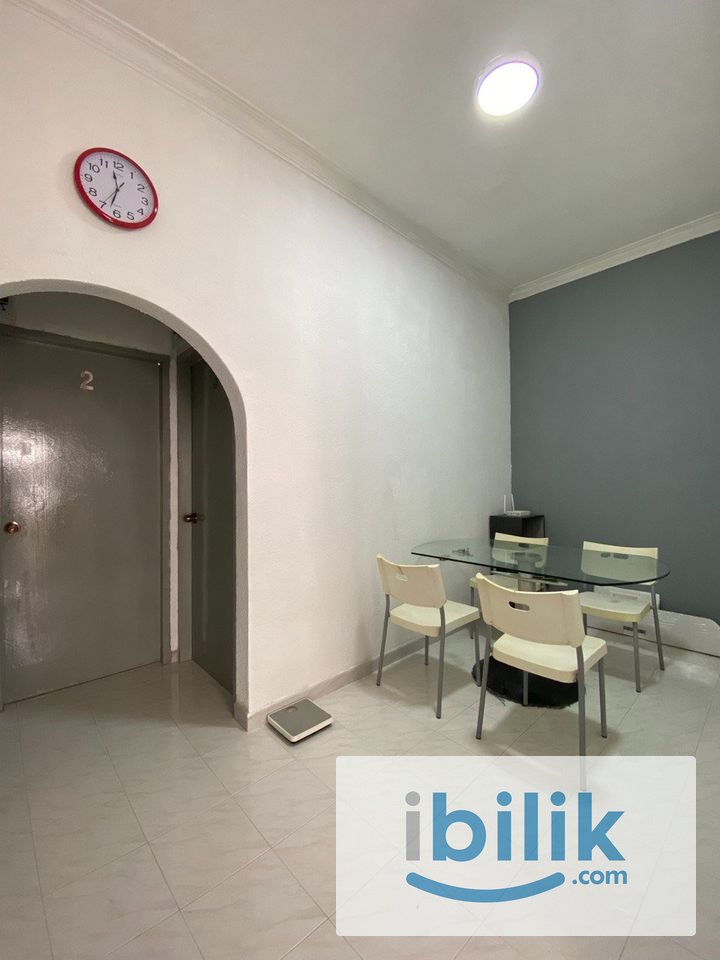 Cozy Middle Room For Rent, 5 Mins To Queensbay Mall - Image 2