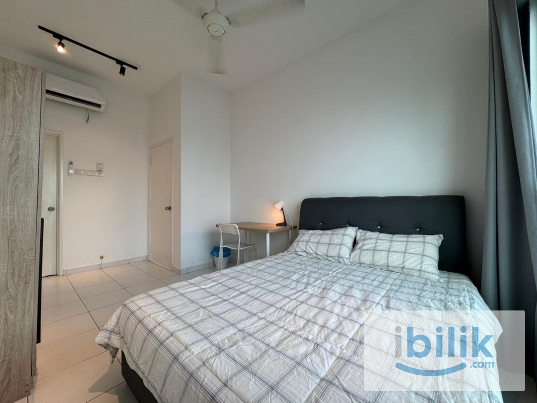 Golden Triangle 1 Master Room For Rent RM900/month! Suitable For FTZ Bayan Lepas Working Adult~ - Image 1
