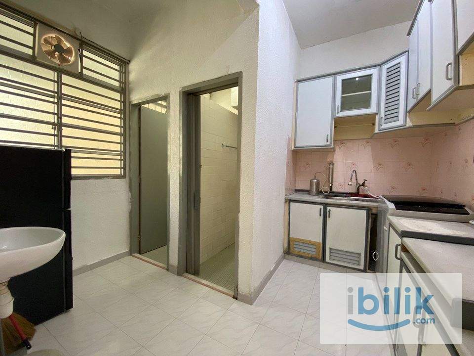 Sungai Nibong Middle Room w/ Car Park RM550/month - Near Bayan Baru - Image 3