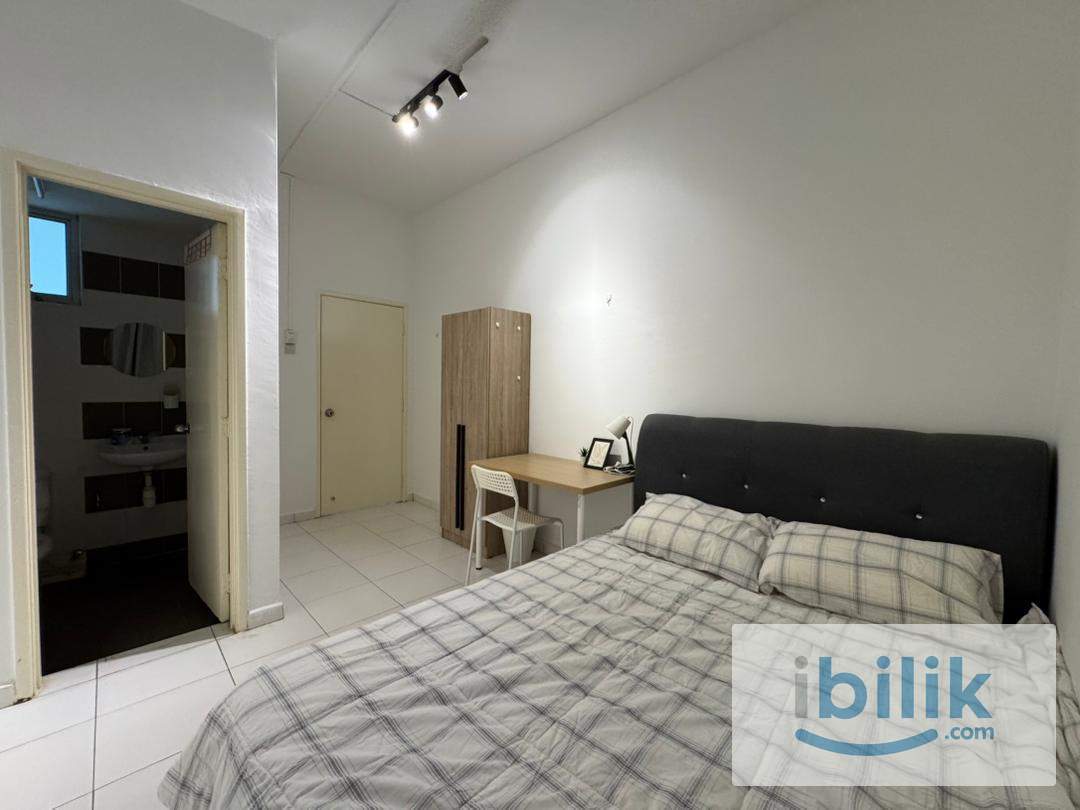 Golden Triangle 1 Master Room w/ Car Park RM800/month - Near Bayan Lepas & Bayan Baru - Image 2