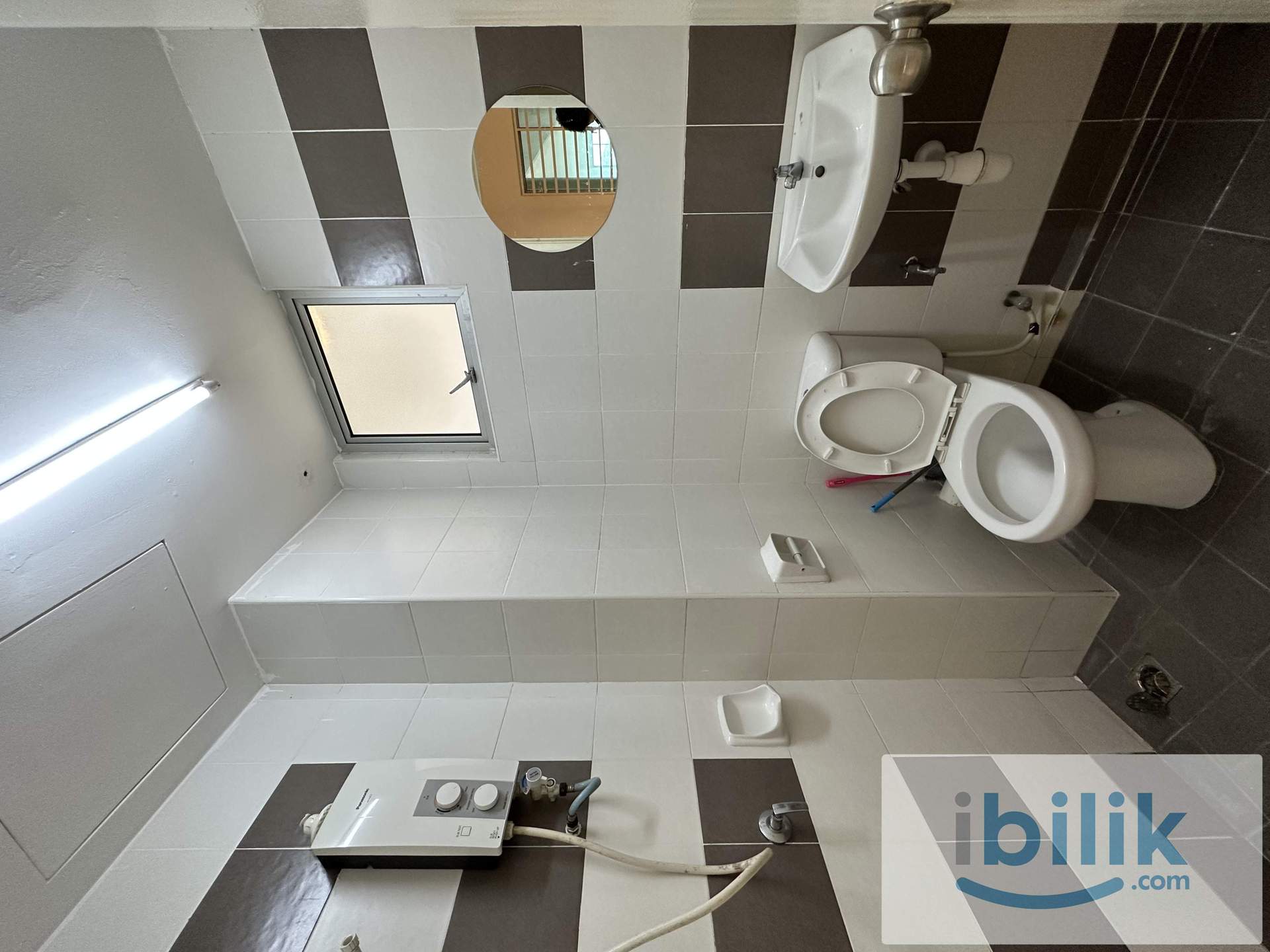 Golden Triangle 1 Master Room w/ Car Park RM800/month - Near Bayan Lepas & Bayan Baru - Image 6