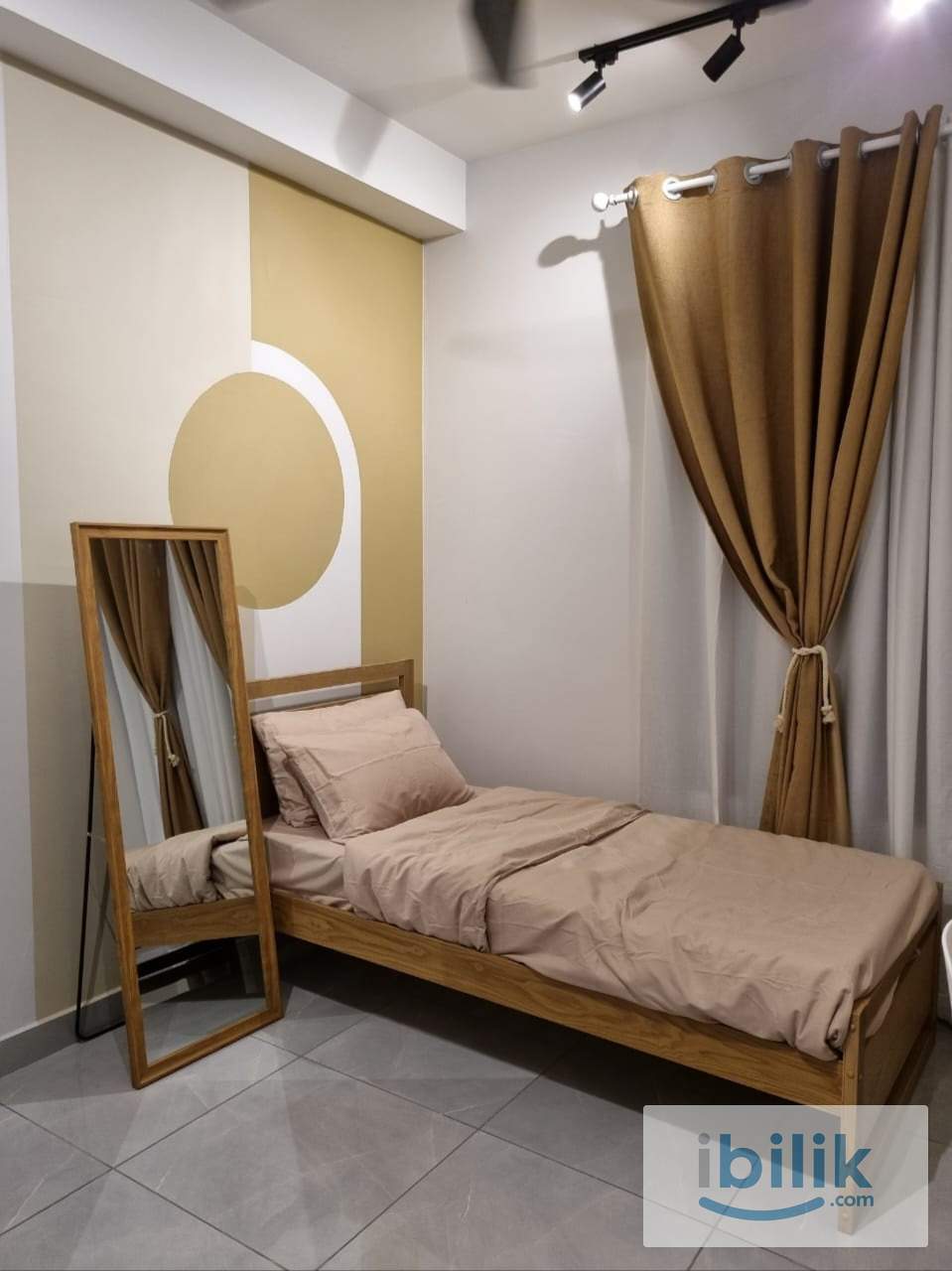Middle Room at The Birch - Image 1