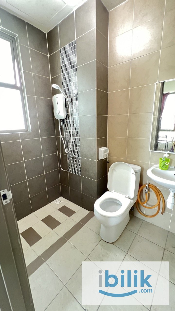 COZY SINGLE ROOM AT TREE SPARINA NEAR F.I.Z AREA AND AIRPORT ! FREE MONTHLY CLEANING N WIFI - Image 5