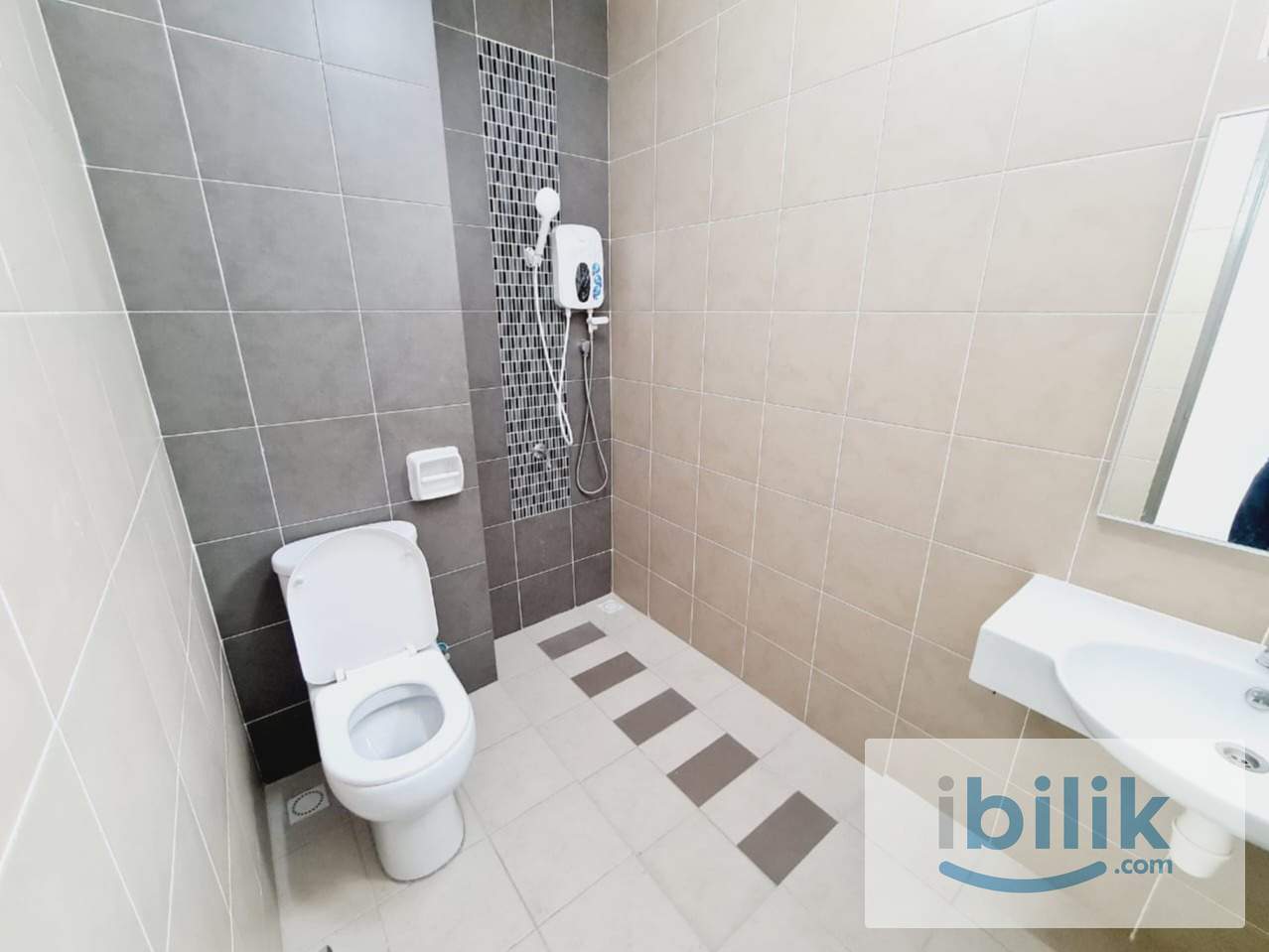COZY MASTER ROOM At TREE SPARINA NEAR AIRPORT n INDUSTRIAL AREA - Image 3