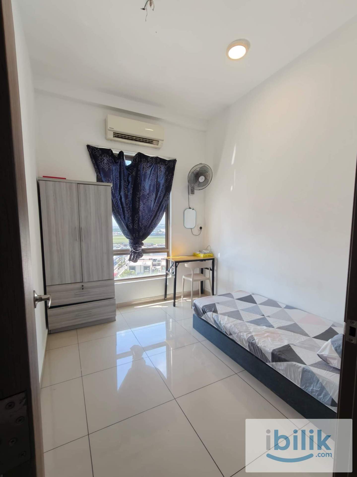 COZY SINGLE ROOM AT TREE SPARINA NEAR AIPORT N F.I.Z BAYAN LEPAS  - Image 1
