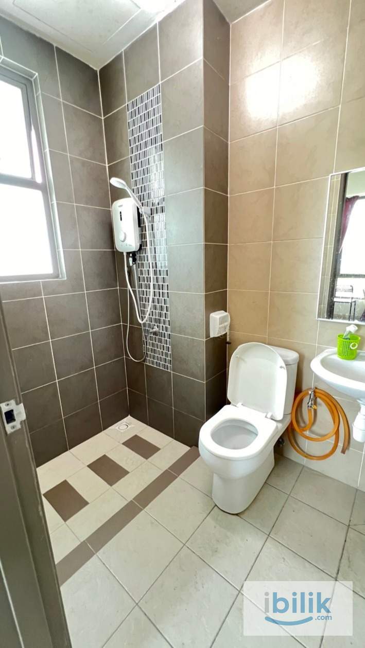COZY MASTER ROOM (PREFER MALE) at TREE SPARINA NEAR AIRPORT F.I.Z - Image 3