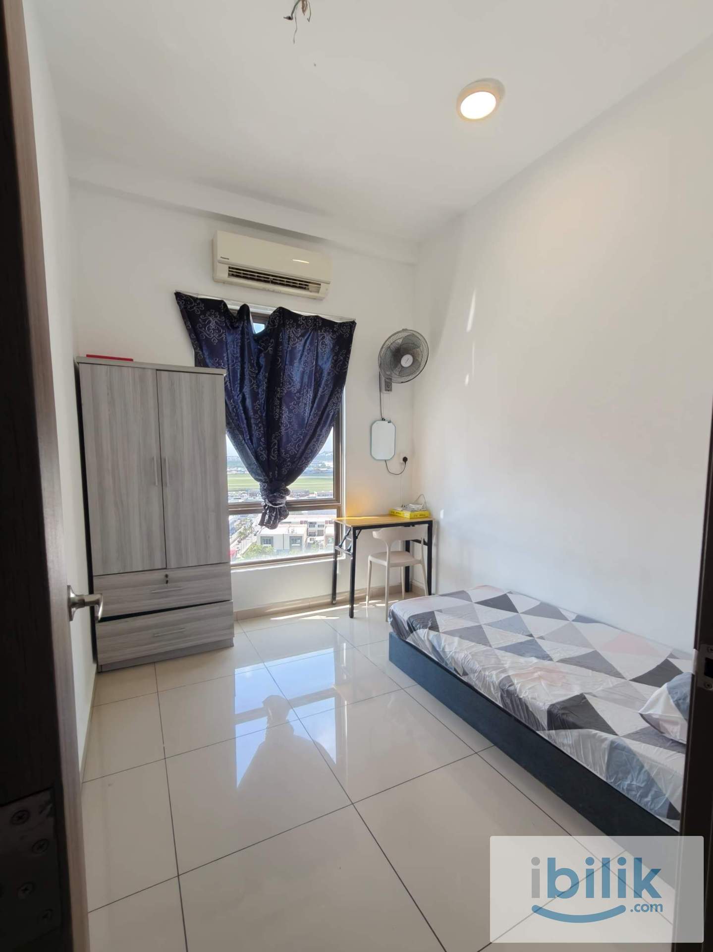 COZY SINGLE ROOM AT TREE SPARINA NEAR AIRPORT N INDUSTRIAL AREA BAYAN LEPAS - Image 1