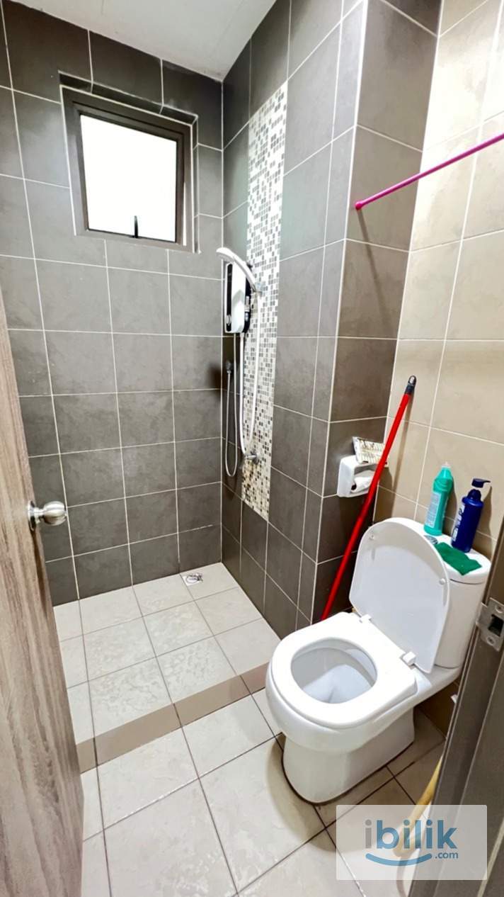 COZY SINGLE ROOM AT TREE SPARINA NEAR AIRPORT N INDUSTRIAL AREA BAYAN LEPAS - Image 4