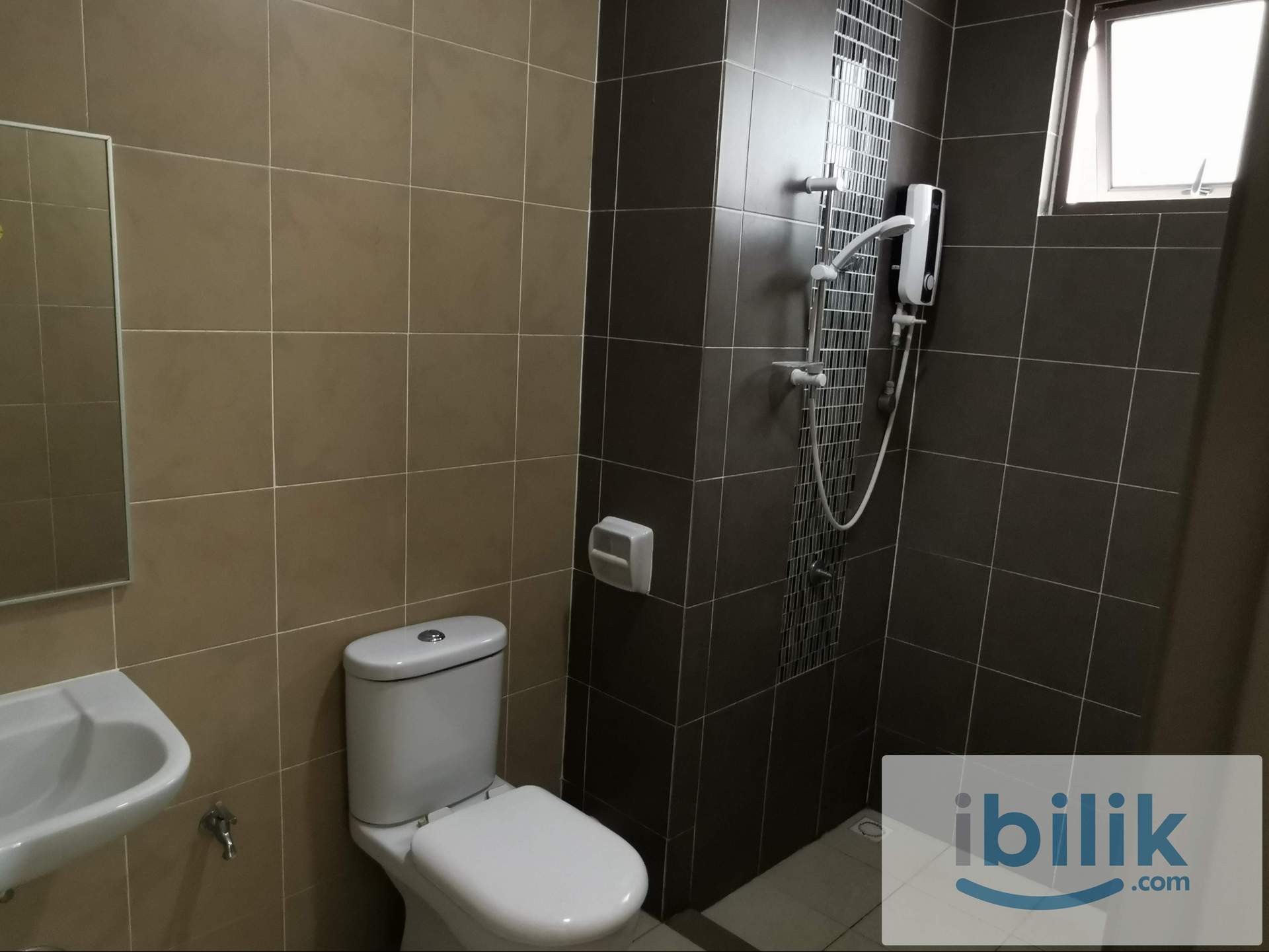 COZY MASTER ROOM AT TREE SPARINA (MALE UNIT) NEAR AIRPORT N INDUSTRIAL AREA BAYAN LEPAS  - Image 2