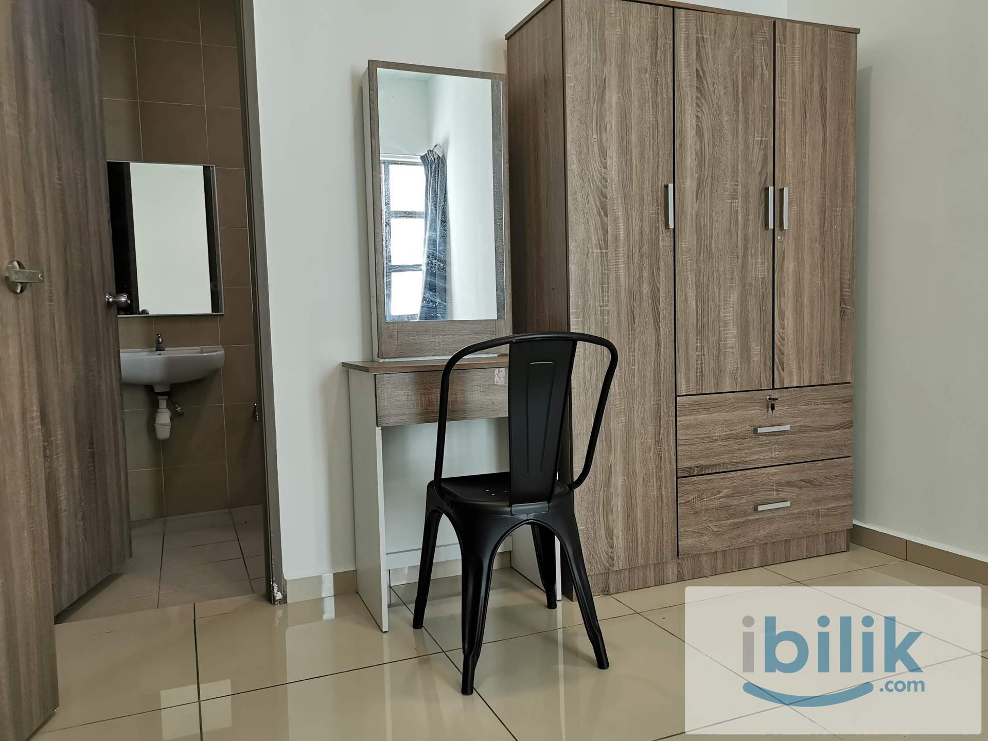 COZY MASTER ROOM AT TREE SPARINA (MALE UNIT) NEAR AIRPORT N INDUSTRIAL AREA BAYAN LEPAS  - Image 4